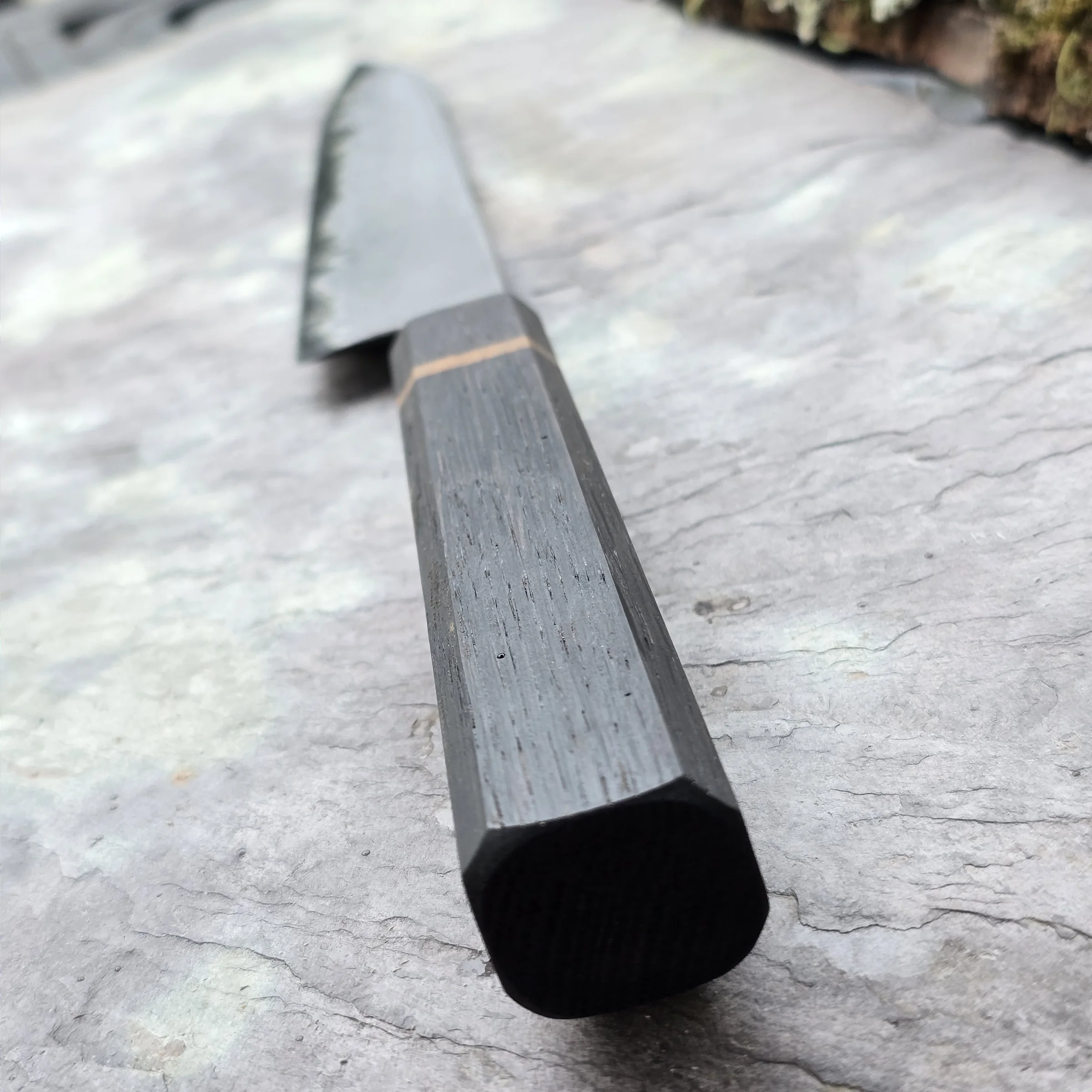Dark bog-oak handle and lignum vitae spacer