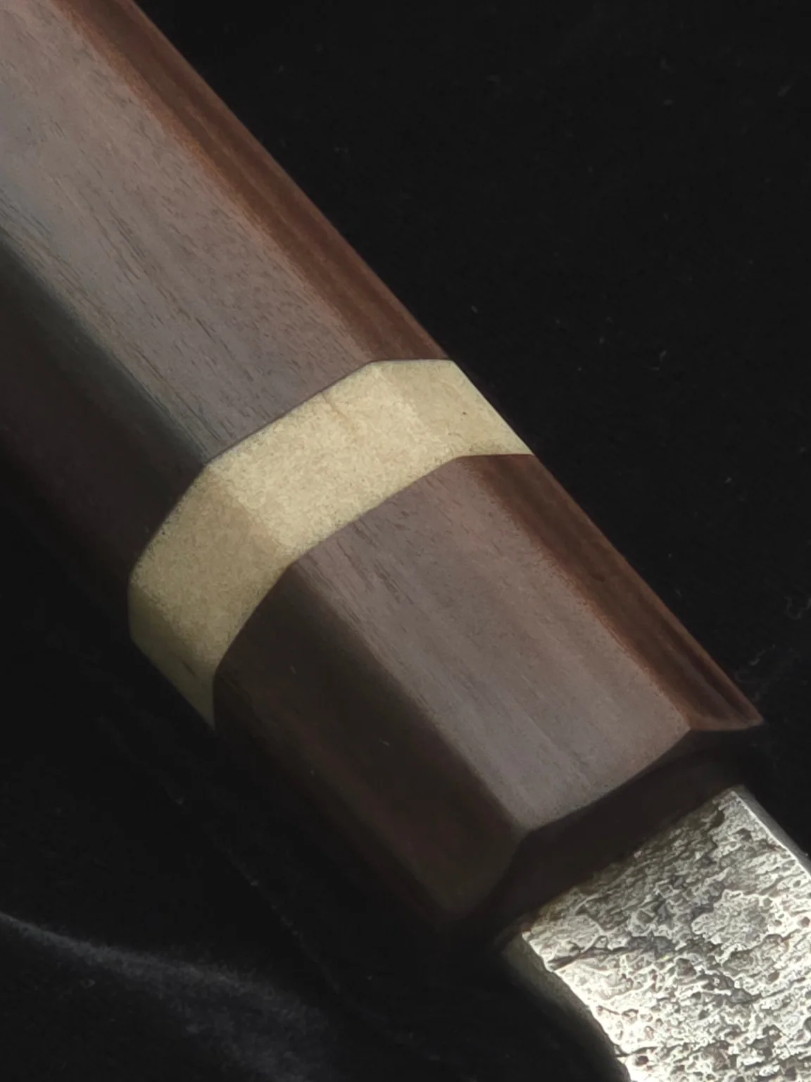 Bolivian rosewood handle with lily-white Washita spacer